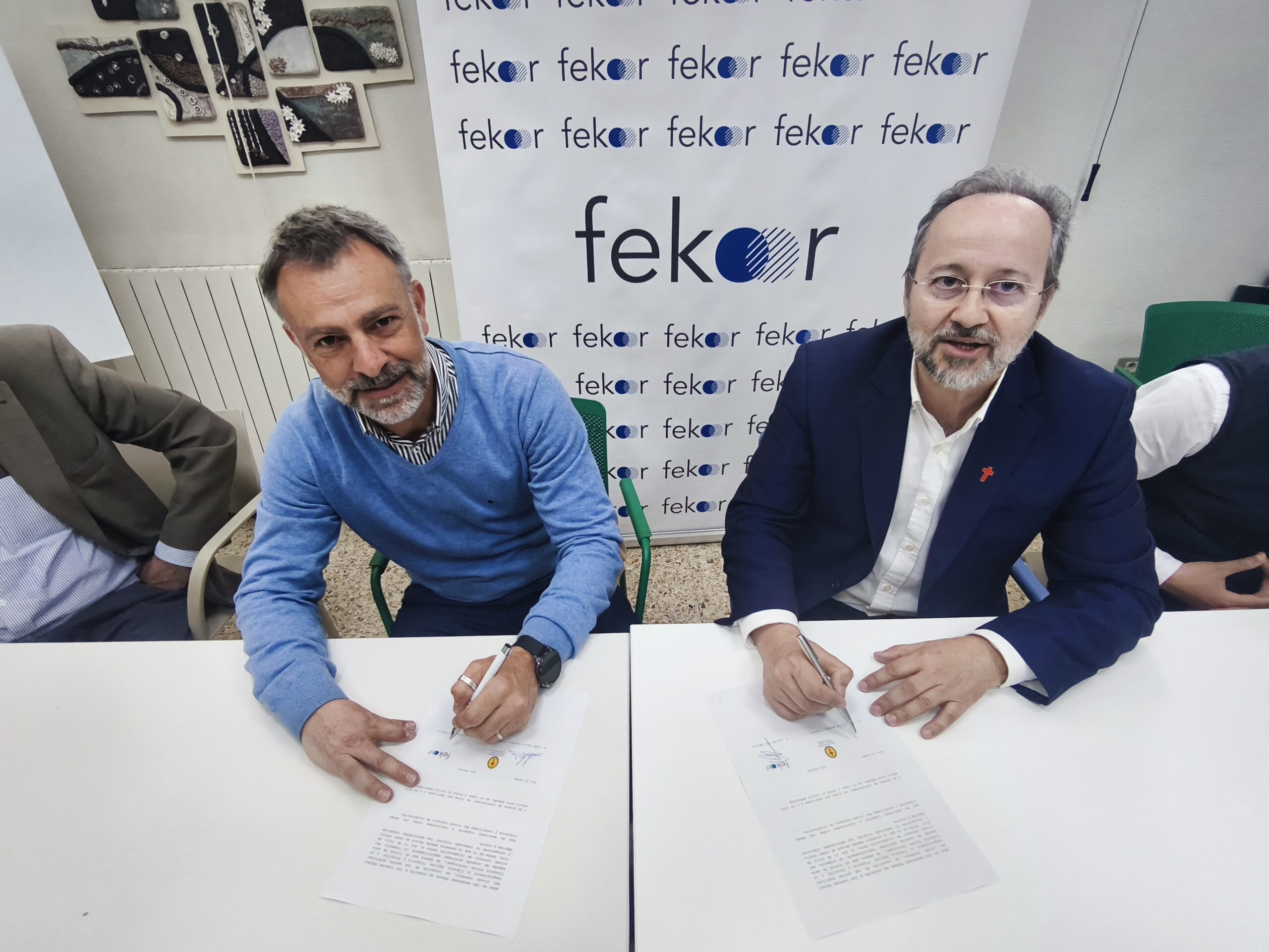 Firma cesión uso Sancho Azpeitia con los Camilos