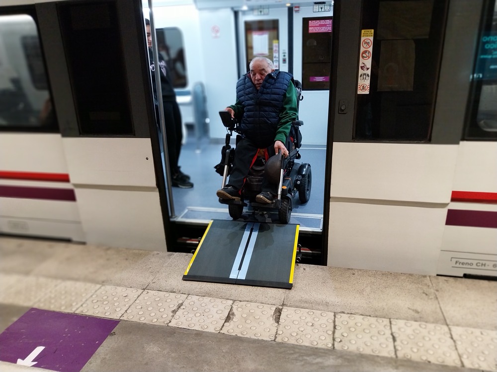 Fekoor pide un servicio de asistencia en Renfe Cercanías